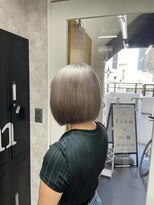 ワンズクロエ 原宿店(ONE's Chloe)&nbsp;くびれヘアアプリコットオレンジハイライトカラーブルーカラー