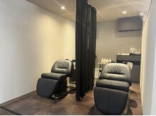 リコル(Licol)の雰囲気(フルフラットのシャンプー台でリラックスしていただけます!)