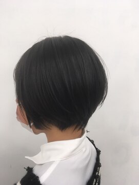 レオ 幸手(Leo) 20代30代40代前下がりストレート大人ボブリップライン