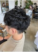 爽やかツーブロック_モテる束感黒髪ナチュラル_波打ちパーマ