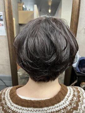 レイヤーケーキ (Layer Cake) 柔らかショートボブ