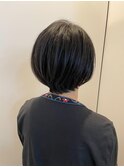 うるツヤ美髪エイジングユニセックス大人女子耳だしショートボブ