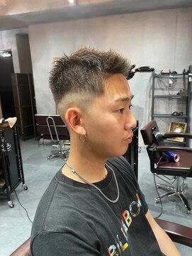 ハウル(Howl) フェードカット/アップバング/ジェットモヒカン