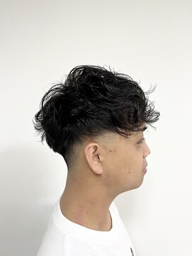 カルム(calme) スペインカール波巻きパーマツイストスパイラルフェードカット