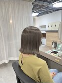 オリーブグレージュ