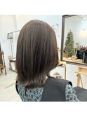 オリーブベージュ