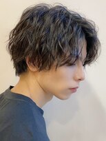 ツイストスパイラルパーマセンターパートメンズマッシュウルフ