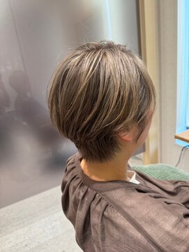 シー(THEE) デザインカラー斜めバンクミルクティーアッシュメンズライク