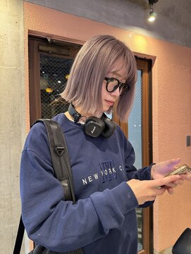 リアド(.RIAD) 透明感あるラベンダーカラー×外はねボブ