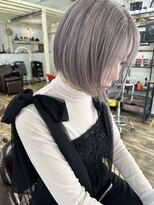 ラウラアンドロー(LAURA&RO) ホワイトシルバーケアブリーチダブルカラーハイトーンボブ