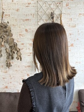 アカイトビラ ヘアケアサロン(AKAI TOBIRA Hair Care Salon) 外ハネ×オリーブベージュ