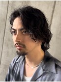 大人の波巻きスパイラルパーマミディアムロングメンズカットヘア