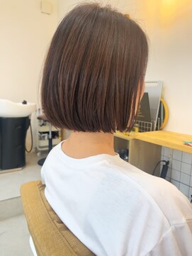 ソフト(soft) 大人ボブベージュカラー白髪ぼかし切りっぱなしボブ20代30代40代