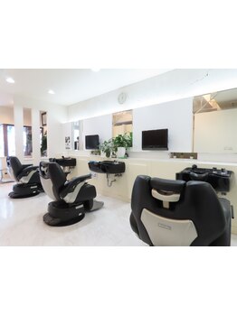 落ち着いた雰囲気で通いやすいと好評◎バーバー×プライベート空間だから初めての方も相談しやすい◇