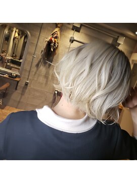 アットティー 金沢八景(at tee...) 【ぱつふわボブ×ブロンドカラー】