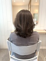 カームバイリベルタ(calm by Re:berta)&nbsp;レイヤーカット・ミディアムヘア/グレージュカラー