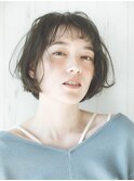 ショートボブ　ナチュラル　カール　眉上バング