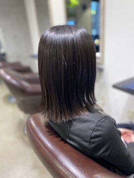 スーリール(Sourire) 前下がり切りっぱなしボブ