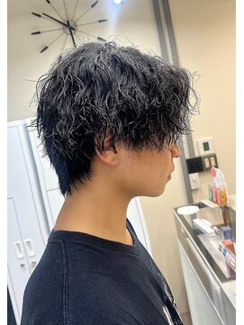 ユニ 江坂(Uni.) ツイストスパイラルパーマ　センターパートウルフ　メンズパーマ