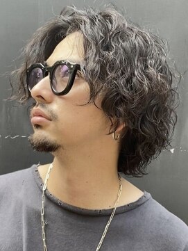 レタッチバイフィフス 大阪梅田(RETOUCH by fifth) 大阪梅田ツイストスパイラルパーマツイスパセンターパート強め