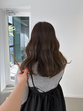 ビジョン オールヘアー(VISION:ALL HAIR) オリーブベージュ × ウェーブ巻き