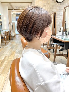 ネオリーブエム(Neolive em;) 美シルエット☆小顔効果高めハンサムショート☆