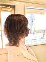 ヨナサン(Yona Saint)&nbsp;ウルフカット/バレイヤージュ/ハイライト/グレージュ