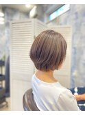 ショートボブ　白髪ぼかしカラー