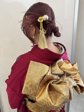 マカロンコワフュールドウシワカマル(macaron coiffure de ushiwakamaru) 成人式アップ