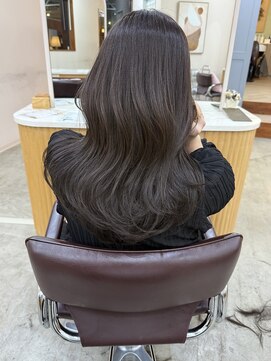 キュオンシア(CUEON. ciea) レイヤーカット×グレージュ