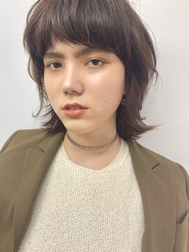 アスター(astar) 【Astar】マニッシュウルフショート 外ハネ オン眉 ベージュ