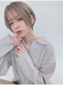 大人可愛いミルクティーグレージュショートボブ
