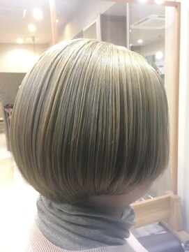 ヘアサロンアンドヘアメイクディー(hair salon hair make D) 仙台D 潤ツヤストレート・明るい白髪染め丸みショートボブstyle