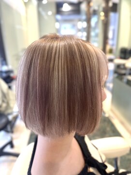 モア 下通店(MORE) ハイトーンミニボブ