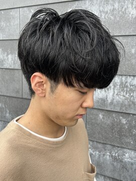 ヒュイル バイ ニアウ(Hwyl by Niau) メンズマッシュセンターパートスパイラルパーマニュアンスパーマ