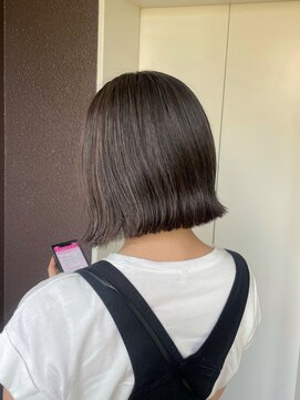 ロエ(loe) パツボブ×ナチュラルハイライトで立体感ある大人髪！