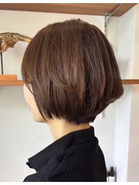 クベル(Kuvel) 丸みと艶の大人ショートボブ