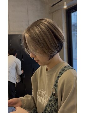 ショートボブ×デザインカラー