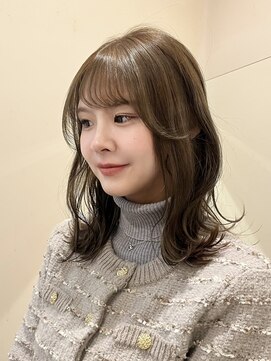 キアラ(Kchiara) 透明感オリーブカラー