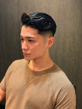 フランクスバーバー アンド ビアークラブ(FRANK'S BARBER and BEER CLUB) かき上げショートレイヤーワイルドアップバングフェードカット