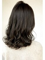 アン 溝の口(un)&nbsp;ハイライトでくすみカラー【溝口/髪質改善サロン】
