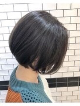 エルト 河原町(elto) 30代・40代大人可愛い小顔ワンサイドショートボブ丸み前下がり