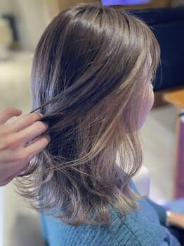 ヘアーリゾート エスランド タカツキ(Hair Resort ESLAND Takatsuki)の写真/ママ世代にも◎インナーカラーで周りと差がつくスタイルに！ブリーチなのに手触りの良い髪質に仕上げます☆