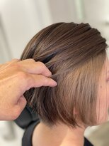 ツムグ 代官山 中目黒(TUMUGU)&nbsp;脱白髪染めグレージュアッシュイアリングカラーツートンカラー