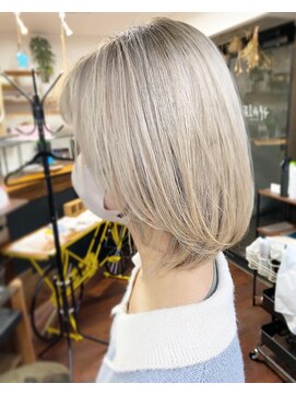 ヘアスタジオハレ(hair studio HALE) ピンク（Before）→ミルクティーアッシュ