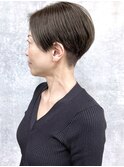 刈り上げショートヘア大人ショートくすみカラーオリーブベージュ