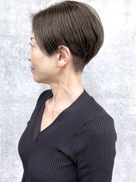 モリオ(morio) 刈り上げショートヘア大人ショートくすみカラーオリーブベージュ