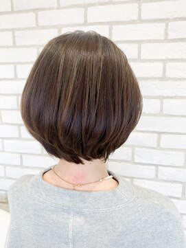 アッシュ 十日市場店(Ash) グレージュ丸みショート