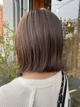 キュオンシア(CUEON. ciea) 大人の切りっぱなし×くすみベージュ