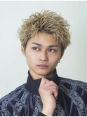 ハイトーン金髪アクティブ無造作スパイキー刈り上げショート